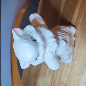 1974 Handpainted White Ceramic Kitty Cat Green eyes Figurine Playful Kitten